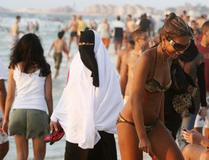Libre accès dans l'Egypte des Frères musulmans au bikini et à l'alcool afin d’encourager le tourisme