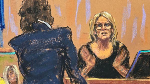 « J'ai eu honte de ne pas dire non » : Stormy Daniels décrit la relation sexuelle qu'elle dit avoir eue avec Trump