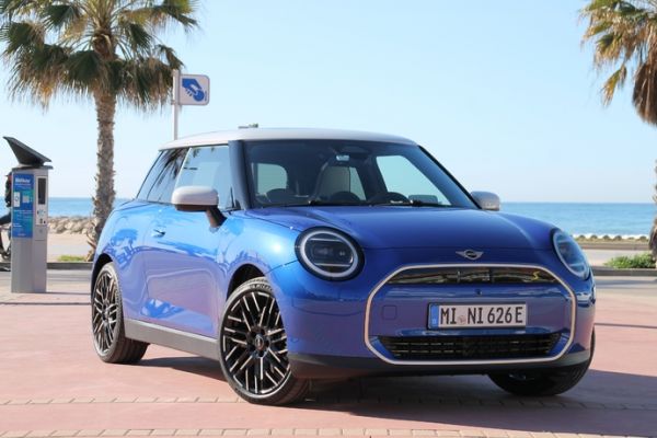 Mini Cooper Electric (2024) : Diet Mini* (Essai vidéo)