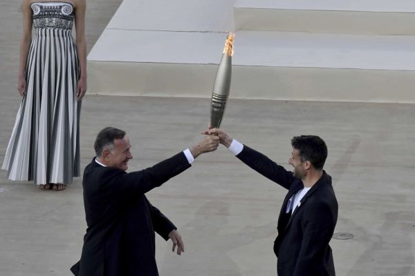 Paris 2024 : « Le parcours de la flamme est une manière de faire voyager la marque olympique aux frais des contribuables »