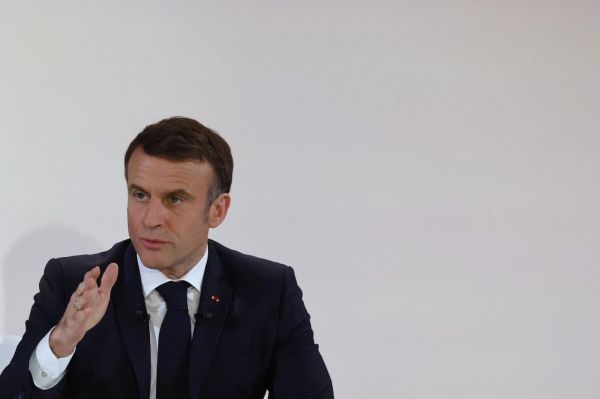 Emmanuel Macron veut faciliter l'accès à la PMA et précise son plan contre l'infertilité