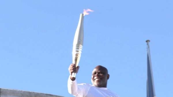 Paris 2024 : le relais de la flamme olympique a débuté à Marseille