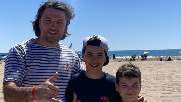 Défi Wind à Gruissan : la famille Bédès, passions rugby et glisse