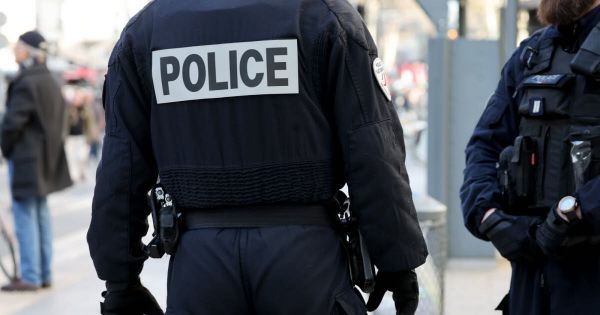 Paris. Deux policiers blessés par balle par un homme dans un commissariat