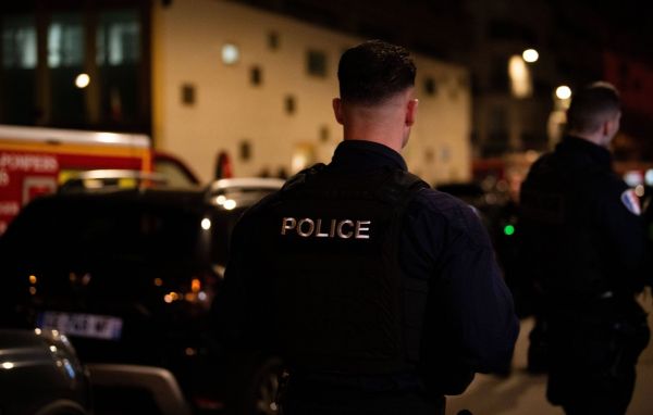 Paris : deux policiers blessés par balles dans le commissariat du 13e