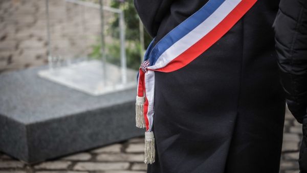 "Je ne suis pas une marionnette" : le maire refuse de lire le texte du gouvernement pour la commémoration du 8 mai
