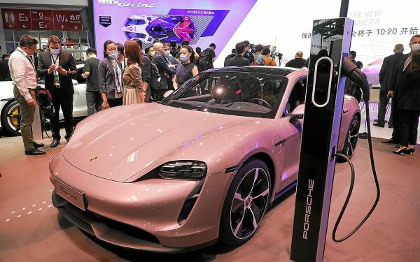 Porsche rappelle des milliers de modèles électriques en raison d'un problème de batterie