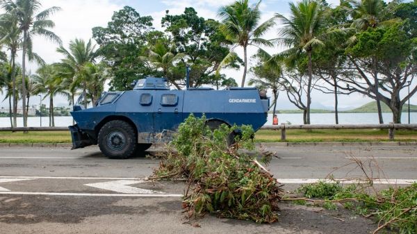 Emeutes en Nouvelle-Calédonie : en quoi consiste l'état d'urgence instauré par l'exécutif sur le territoire ?