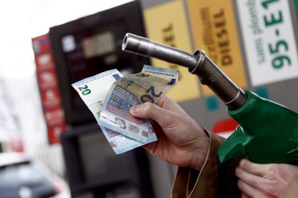 Le prix de l'essence va baisser dans plus de 200 stations-service en France, voici pourquoi