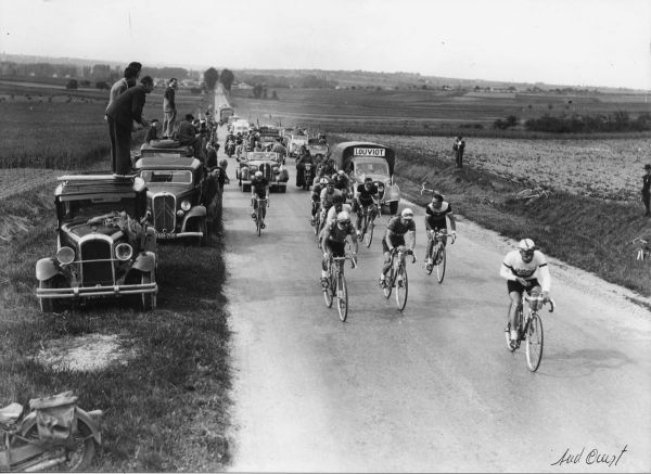 En images : c'était comment, la mythique course cycliste Bordeaux-Paris, il y a quatre-vingts ans ?