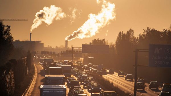 Baisse des émissions de gaz à effet de serre en 2023 : "Cela va être compliqué de maintenir un tel rythme dans les prochaines années", prévient François Gemenne
