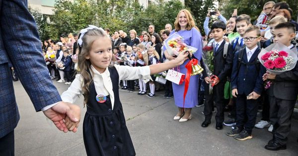 Reconnaissance faciale : "En Russie, on scrute le comportement des profs et des élèves face à la guerre"