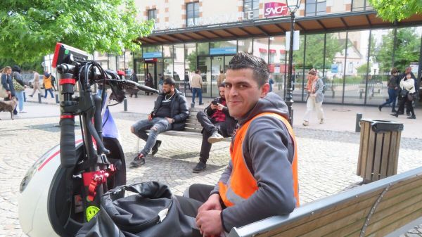 Nour a désarmé un homme dans le RER : « Je n'ai pas réfléchi, j'ai pris le couteau et je l'ai jeté par la fenêtre »