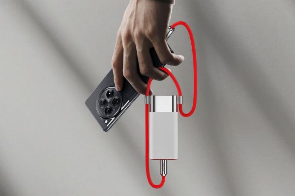 OnePlus dévoile POUCH, un chargeur revolutionnaire 3-en-1