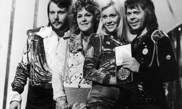 ABBA se réunit pour recevoir l’une des plus hautes distinctions suédoises