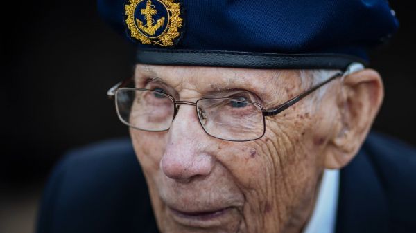 80 ans du Débarquement: un vétéran canadien de 100 ans meurt un jour avant son retour en Normandie