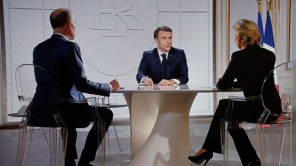 Interview d'Emmanuel Macron avant les européennes : l'Arcom appelle les chaînes "au strict respect" des temps de parole