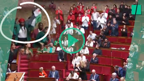 À l'Assemblée, le drapeau palestinien s'affiche doublement dans les rangs dans la gauche