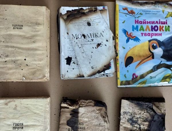 La Suède expose les livres ukrainiens détruits par une attaque russe