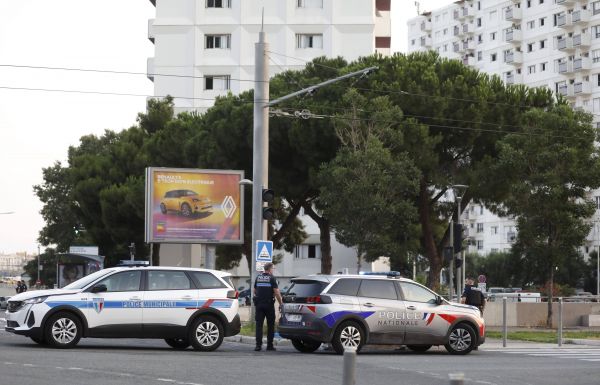 Trois armes de guerre, chargeurs garnis, lunettes de visée, 19 douilles... Les inquiétantes découvertes des policiers après les tirs de jeudi soir à Nice-Est