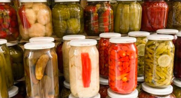 Comment conserver les légumes crus grâce à la lacto-fermentation – Cette méthode apporte des probiotiques bénéfiques et multiplie la vitamine C par 3 !