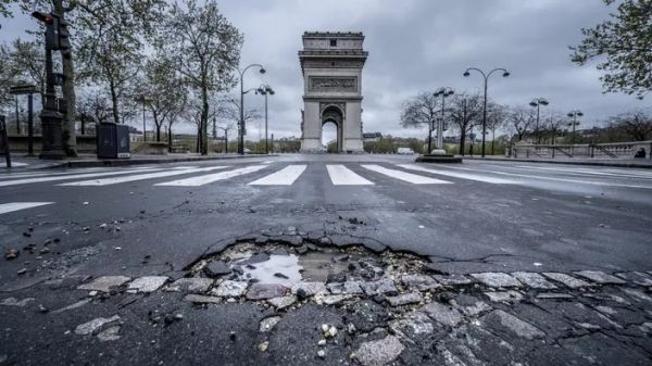 Armand Mattelart et la destruction de Paris sur ordre américain