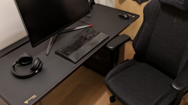 Test bureau Secretlab Magnus Pro : il jouait aux jeux vidéo debout