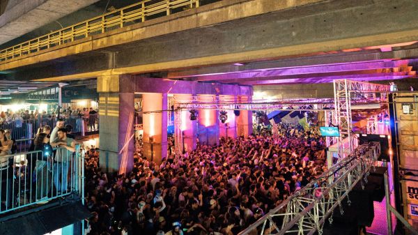 Un dancefloor électro va s’installer sous le périph’ de Paris, à ciel ouvert