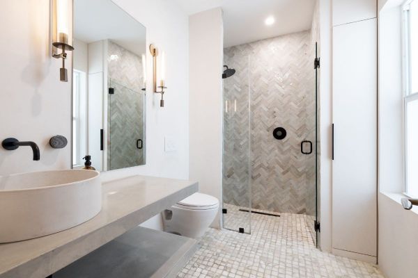 Faites vos adieux à la douche à l'italienne : en 2025, voici l'alternative design qui va la remplacer