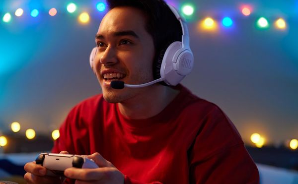 JBL Quantum présente cinq nouveaux casques et écouteurs gamer !