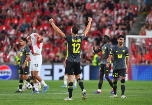 Le Losc tremble face au Slavia mais passe, carré d'as français en Ligue des champions