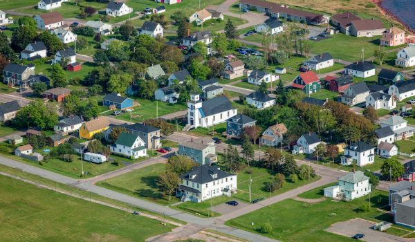 Détruire des villages pour les sauver