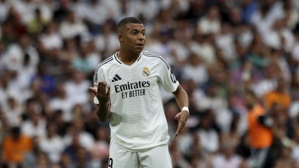 "Ce nain [en parlant de Messi] n'est pas le Goat", "je vais à Manchester United" : Les messages étranges diffusés par le compte X de Kylian Mbappé