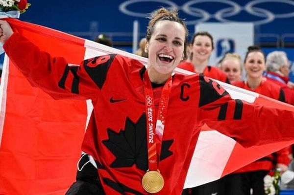 Ann-Renée Desbiens, Ève Gascon, Élizabeth Giguère et Marie-Philip Poulin invitées au camp de septembre de l'équipe nationa