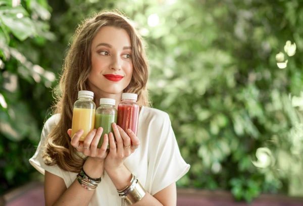 Mincir sans dépenser une fortune en smoothies : les astuces secrètes des célébrités révélées !