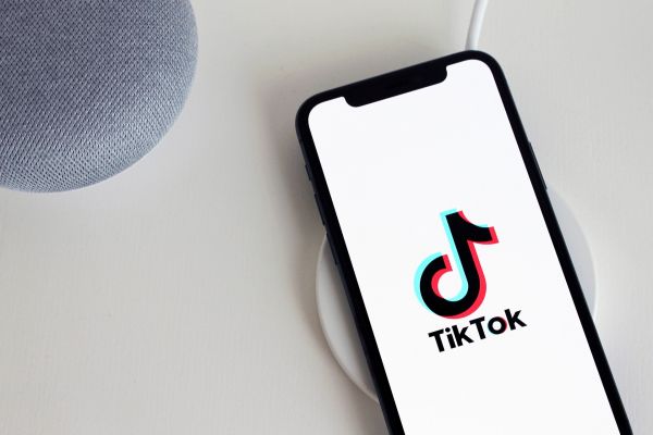 Adopter, adapter, abandonner : les clés pour réussir sur TikTok