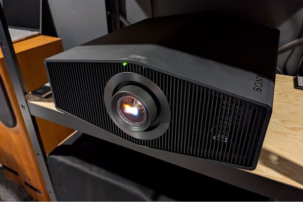 Test Sony Bravia Projector 8 : la nouvelle référence en projection Ultra HD 4K ?