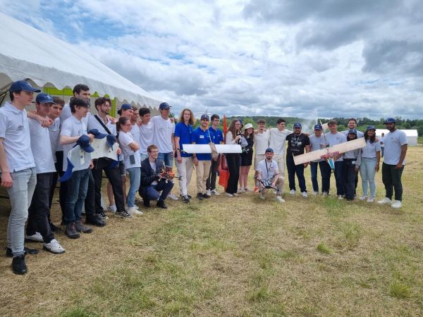 Envie de rejoindre l'aventure de la 11ème saison du Dassault UAV Challenge inter-écoles ?