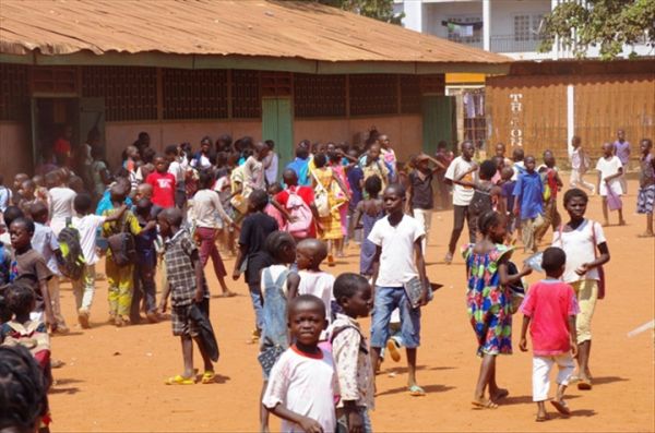 La MINUSCA améliore les infrastructures à Obo avec une école et un marché (MINUSCA)