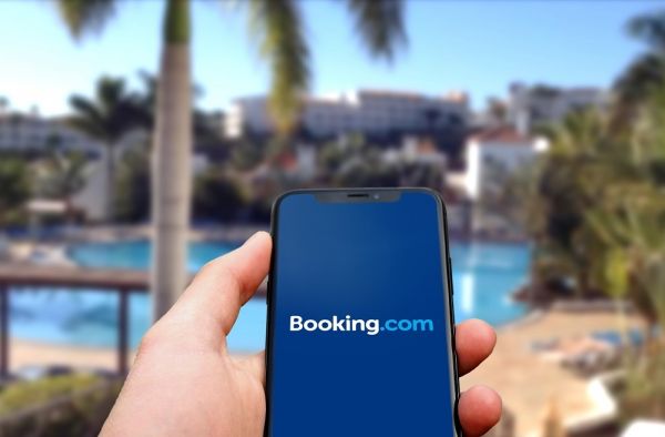 Audience internet : Booking.com sur la 3e marche du podium