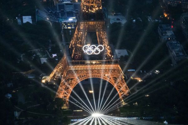 JO 2024: Les anneaux olympiques sur la tour Eiffel jusqu'en 2028