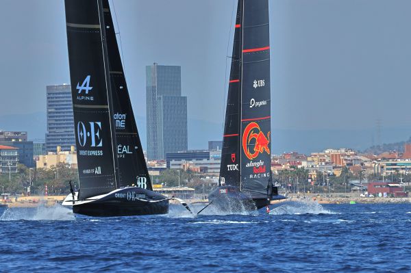 Louis Vuitton Cup. Match décisif entre les Français et les Suisses