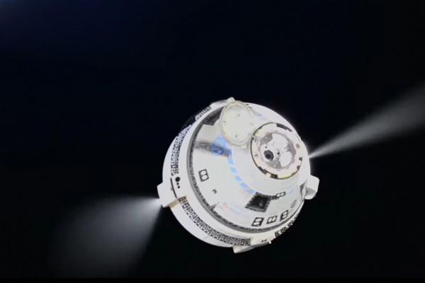 La capsule Starliner de Boeing en route vers la Terre, sans ses deux astronautes restés dans l'ISS