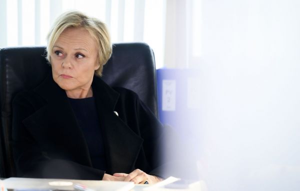 « Le cinéma français n'a pas rendu à Alain Delon l'hommage qu'il méritait à son départ », déplore Muriel Robin