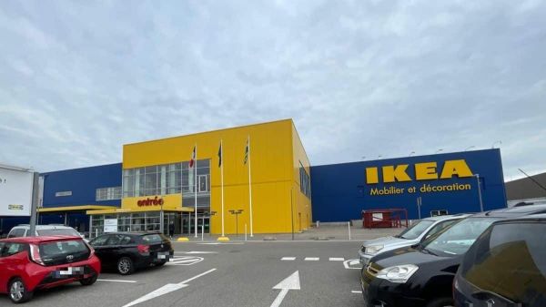 La chaise rétro des années 60 fait son grand retour chez IKEA et c’est un gros carton