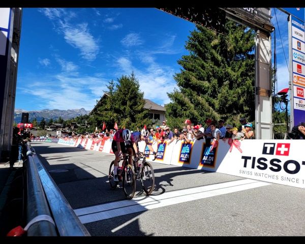 Cyclisme: Final dingue à Vercorin, Demi Vollering s'impose