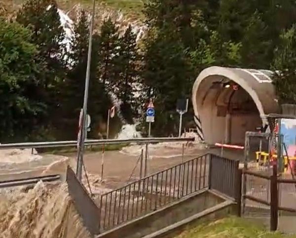 ▶️  En vidéo, la violence des flots à la sortie du tunnel de Bielsa en Aragon