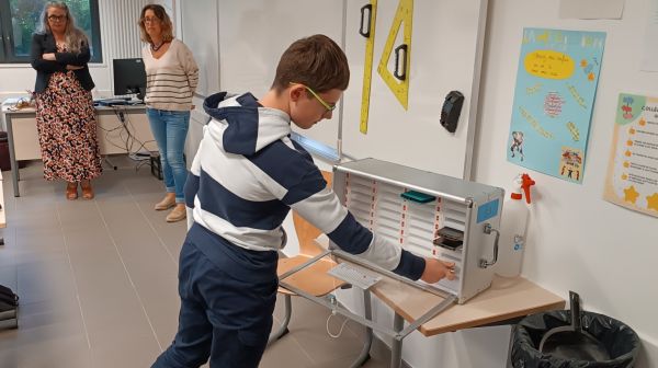 Rentrée sans portable en Loire-Atlantique : "Certains ne le ramènent même plus, ils ne peuvent plus s'en servir ici"