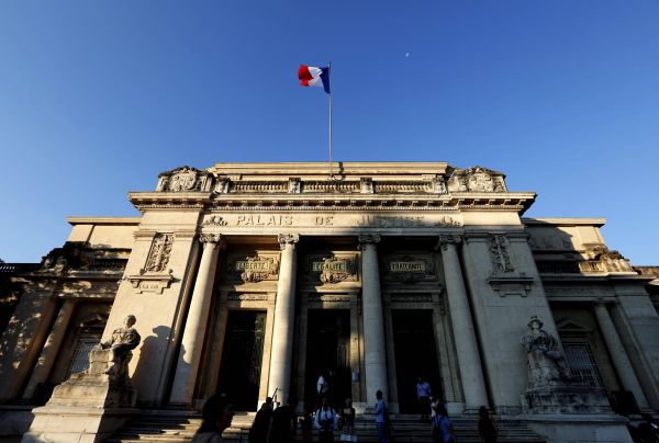 À Toulon, un sexagénaire tente de "soustraire" un enfant de 4 ans à sa mère