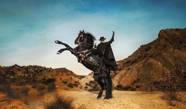 De Douglas Fairbanks à Jean Dujardin : la fabuleuse (et parfois accablante) odyssée de "Zorro"
